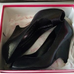 BCBG Glossy Snake Black Heels